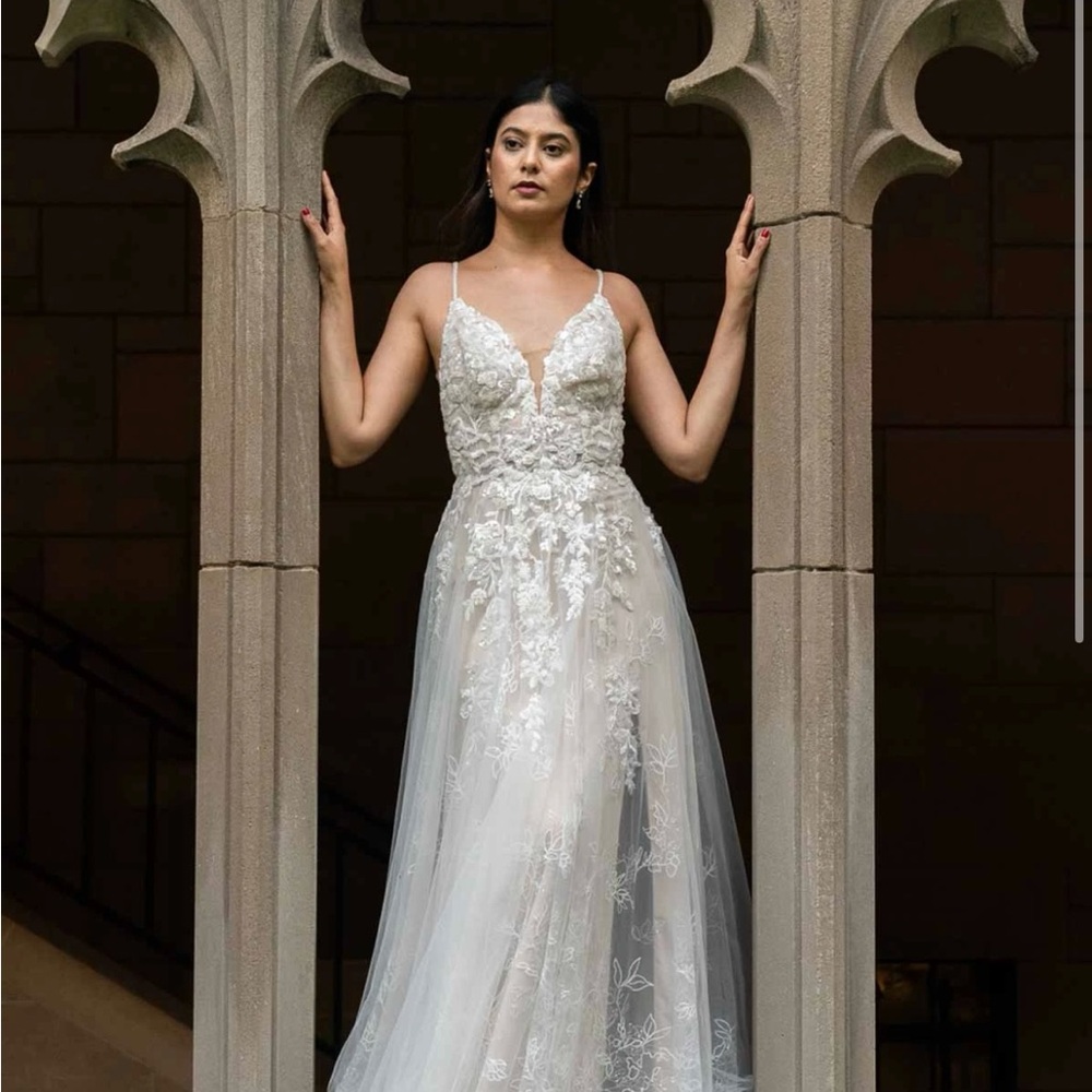 Elegant White Lace Evening Gown